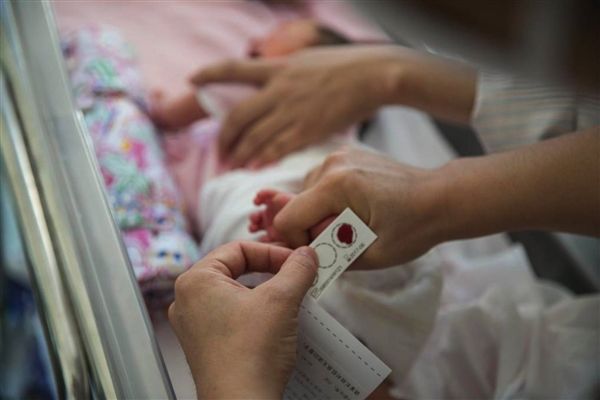 全自动血细胞分析仪分析:新生儿为什么要在出生72小时后进行足底采血?